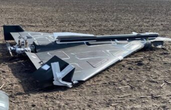 Російські дрони з макетами ракет: нова тактика в повітряній війні Росіяни прикріплюють на “Шахеди” макети ракет, щоб налякати українську авіацію (фото)