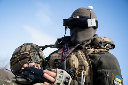 Операція з порятунку: українські військові звільнили двох полонених за допомогою дронів Неймовірний порятунок: воїни ЗСУ дронами відбили полонених побратимів в окупанта (відео)