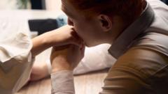 Поцілунок-руки-–-сексуальне-насильство.-Як-пояснив-це-рішення-суд Поцілунок-руки-–-сексуальне-насильство.-Як-пояснив-це-рішення-суд