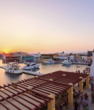 На-Кіпрі-паніка-через-війну-в-Ірані:-туристи-масовано-покидають-острів