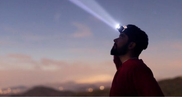 Як обрати налобний ліхтар для туристичного походу