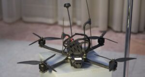 Тестування нового покоління ударних дронів в Україні: результати та перспективи Україна тестує нові бойові дрони: дальність, захист і висока вантажопідйомність