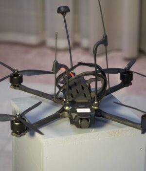 Україна тестує нові бойові дрони: дальність, захист і висока вантажопідйомність