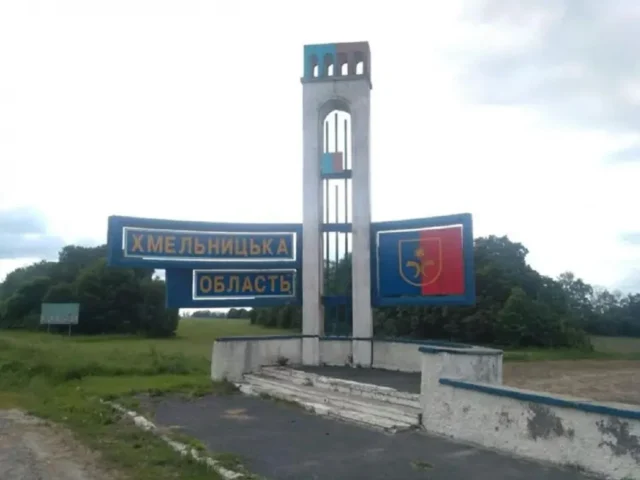 Нічна атака на Хмельницький: пожежа на підприємстві без постраждалих Нічна-атака-на-Хмельницький-спричинила-пожежу-на-підприємстві