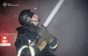 Повторна атака на Хмельницький: пожежа на підприємстві Хмельницький-зазнав-повторної-атаки-рф,-сталася-пожежа-на-підприємстві