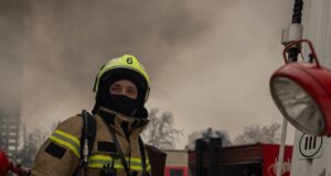 Російські атаки на Луцьк та Хмельницький: масштабні пожежі та поранені в Нікополі Луцьк затягнуло димом: мерія зробила важливе оголошення