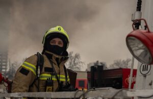 Російські атаки на Луцьк та Хмельницький: масштабні пожежі та поранені в Нікополі Луцьк затягнуло димом: мерія зробила важливе оголошення