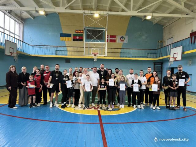 Спортивне свято в Нововолинську: змагання «Тато, мама, я – активна сім’я» У-Нововолинську-визначили-найактивнішу-сім’ю