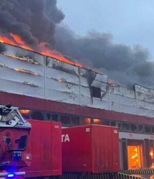 000MKQAXQRPABOHE-C461.jpg Rosyjski atak 100 km od polskiej granicy. Płonie terminal kompleksu Nowa Poczta