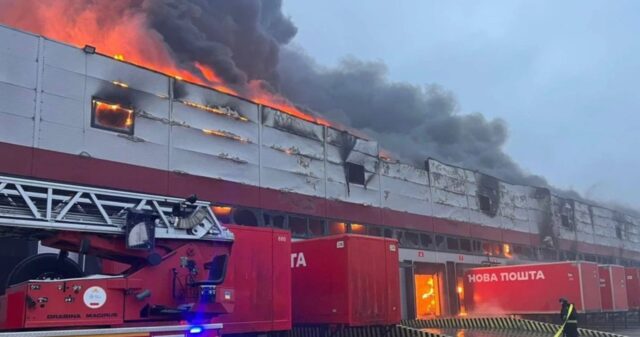 Російські війська завдали масованого удару по західній Україні: руйнування в Луцьку та Кривому Розі Rosyjski atak 100 km od polskiej granicy. Płonie terminal kompleksu Nowa Poczta
