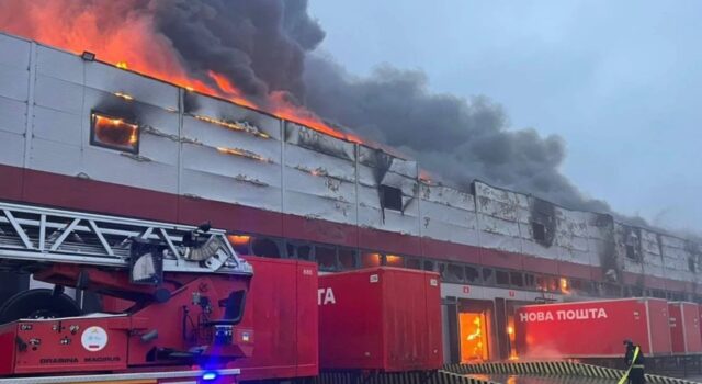 Російські війська завдали масованого удару по західній Україні: руйнування в Луцьку та Кривому Розі Rosyjski atak 100 km od polskiej granicy. Płonie terminal kompleksu Nowa Poczta