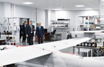 Стан російської економіки погіршується: нові дані свідчать про спад У-Росії-закривається-кожен-20-й-магазин,-поки-заводи-роблять-БПЛА.-Що-побачила-статистика?