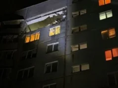 Удар дрона по багатоповерхівці в Харкові: постраждали дві жінки Удар-дроном-"молнія"-по-багатоповерхівці-Харкова:-дві-жінки-постраждали,-у-будівлі-вибито-вікна