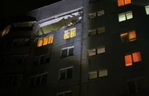 Удар дрона по багатоповерхівці в Харкові: постраждали дві жінки Удар-дроном-"молнія"-по-багатоповерхівці-Харкова:-дві-жінки-постраждали,-у-будівлі-вибито-вікна