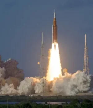 Вперше-за понад-50 років:-nasa-успішно-запустило-місію-artemis-ii до Місяця-(відео)