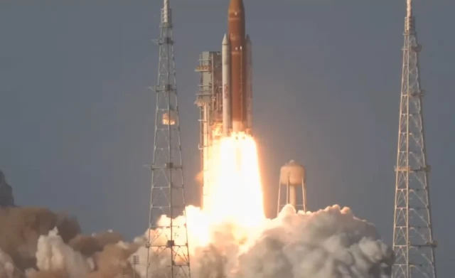 NASA розпочала місію Artemis II до Місяця з екіпажем з чотирьох астронавтів nasa-запустила-історичну-місію-artemis-ii-до-Місяця