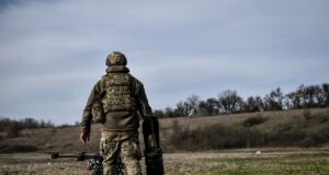 Російські дрони адаптуються для боротьби з українськими безпілотниками Rosja odkryła słaby punkt wyposażenia Ukrainy. Prymitywne rozwiązanie działa