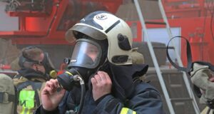 Уфа: Пожежа на нафтопереробному заводі після атаки дронів Масштабна пожежа палає на НПЗ в російській Уфі після атаки дронів (відео)