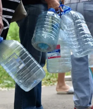 У Донецьку населенню пропонують шахтні води на тлі дефіциту питної