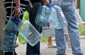 У Донецьку населенню пропонують шахтні води на тлі дефіциту питної У Донецьку населенню пропонують шахтні води на тлі дефіциту питної