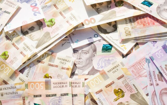 Російські війська скидають фальшиві купюри в Сумській області Росіяни скидають на Сумщині “небезпечні гроші”: що робити мешканцям