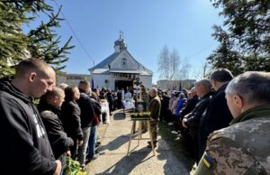 Нововолинськ прощався з Героєм Русланом Семенюком Нововолинськ-попрощався-з-Героєм-Русланом-Семенюком