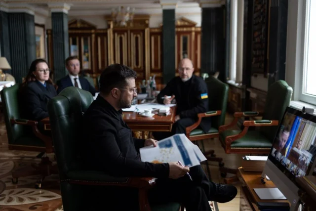 Зеленський обговорив підготовку до зими на енергетичному селекторі з регіонами Зеленський-провів-енергетичний-селектор-із-регіонами-та-доручив-вже-готувати-країну-до-наступної-зими