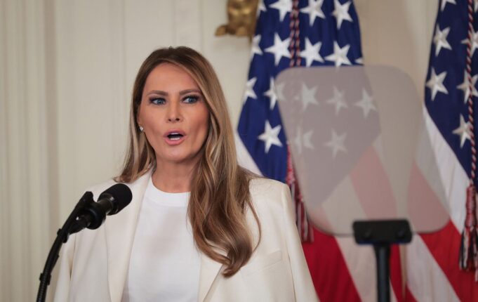 Меланія Трамп сприяла поверненню шести українських дітей з Росії Ще шестеро викрадених РФ українських дітей повернуться додому за сприяння дружини Трампа