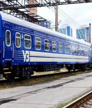 Потяг зіткнувся з вантажівкою на Харківщині