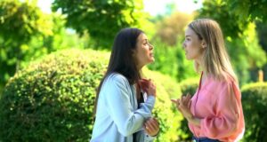 Ця звичка №1 руйнує дружбу: як зрозуміти, що сварка чи розрив близькі Ця-звичка-№1-руйнує-дружбу:-як-зрозуміти,-що-сварка-чи-розрив-близькі