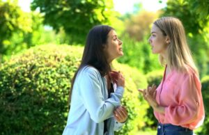 Ця звичка №1 руйнує дружбу: як зрозуміти, що сварка чи розрив близькі Ця-звичка-№1-руйнує-дружбу:-як-зрозуміти,-що-сварка-чи-розрив-близькі