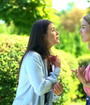 Ця-звичка-№1-руйнує-дружбу:-як-зрозуміти,-що-сварка-чи-розрив-близькі