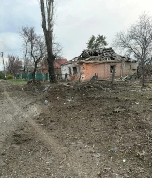 рф-повторно-атакувала-Краматорськ-авіабомбами:-троє-людей-загинули,-серед-поранених-–-підліток рф-повторно-атакувала-Краматорськ-авіабомбами:-троє-людей-загинули,-серед-поранених-–-підліток