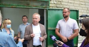 Директор Луцькводоканалу задекларував понад 4 мільйони гривень роялті та апартаменти дружини в Болгарії Директор-Луцькводоканалу-задекларував-понад-4-мільйони-гривень-роялті-та-апартаменти-дружини-в-Болгарії