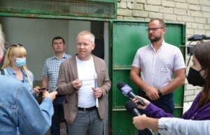 Директор Луцькводоканалу задекларував понад 4 мільйони гривень роялті та апартаменти дружини в Болгарії Директор-Луцькводоканалу-задекларував-понад-4-мільйони-гривень-роялті-та-апартаменти-дружини-в-Болгарії