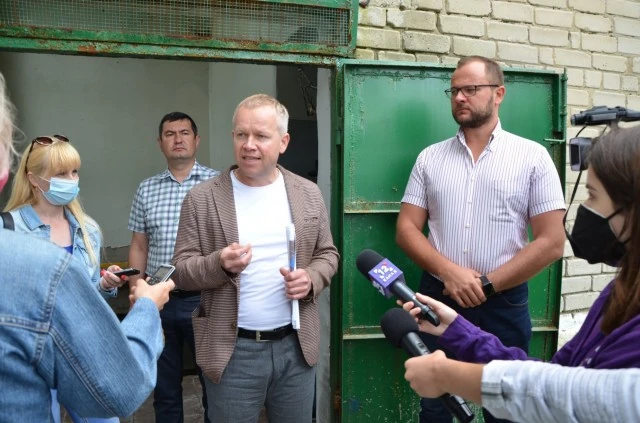 Директор Луцькводоканалу задекларував понад 4 мільйони гривень роялті та апартаменти дружини в Болгарії Директор-Луцькводоканалу-задекларував-понад-4-мільйони-гривень-роялті-та-апартаменти-дружини-в-Болгарії