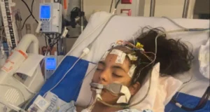 У Лос-Анджелесі затримали підлітка через смерть школярки після нападу У-Лос-Анджелесі-12-річного-школяра-затримали-після-смерті-дівчинки,-яку-вдарили-металевою-пляшкою