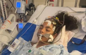 У Лос-Анджелесі затримали підлітка через смерть школярки після нападу У-Лос-Анджелесі-12-річного-школяра-затримали-після-смерті-дівчинки,-яку-вдарили-металевою-пляшкою