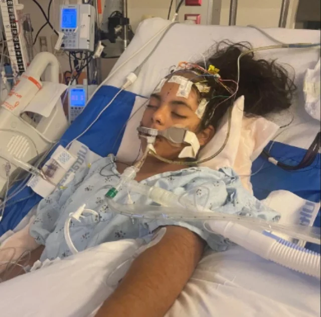 У Лос-Анджелесі затримали підлітка через смерть школярки після нападу У-Лос-Анджелесі-12-річного-школяра-затримали-після-смерті-дівчинки,-яку-вдарили-металевою-пляшкою