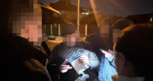 На Волині посадовець Держпродспоживслужби зізнався в хабарництві і зобов’язався задонатити ЗСУ 1,5 мільйона На-Волині-посадовець-Держпродспоживслужби-зізнався-в-хабарництві-і-зобов’язався-задонатити-ЗСУ-1,5-мільйона