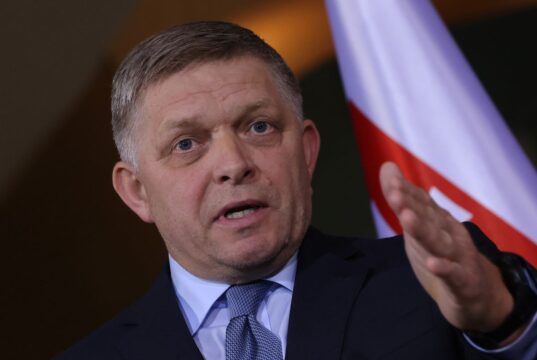 Словаччина закликає ЄС скасувати санкції проти Росії та відновити енергетичні поставки Фіцо виступив з абсурдним закликом до ЄС щодо нафти з Росії