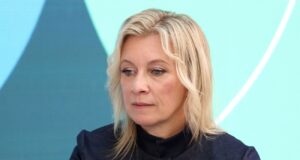 Росія стикається з викликами на трьох фронтах: військовому, економічному та інформаційному Режим у пастці власних амбіцій: у МЗС РФ поскаржилися на виснажливу битву на трьох фронтах