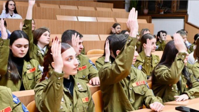 Студентські загони в окупованому Криму: нові виклики та ідеологічні завдання «Резерв-для-агресії»:-як-студзагони-в-окупованому-Криму-«підставляють-плече»-Росії