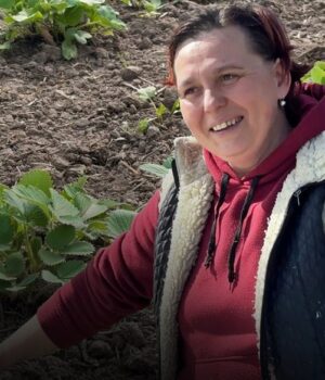 Пораються-на-городах-та-прибирають-перед-Великоднем:-весняні-клопоти-жителів-села-на-Волині Пораються-на-городах-та-прибирають-перед-Великоднем:-весняні-клопоти-жителів-села-на-Волині