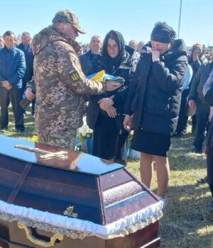 У-Замшанах-на-Ковельщині-відспівали-Героя-Миколу-Миронюка