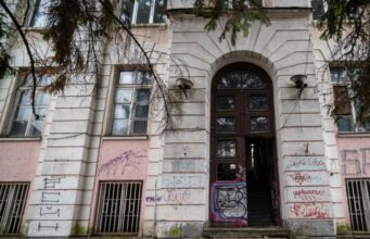 З бюджету Луцької громади виділили 10 млн грн для реставрації Будинку офіцерів: Вахович розповіла на... З-бюджету-Луцької-громади-виділили-10-млн-грн-для-реставрації-Будинку-офіцерів:-Вахович-розповіла-на.