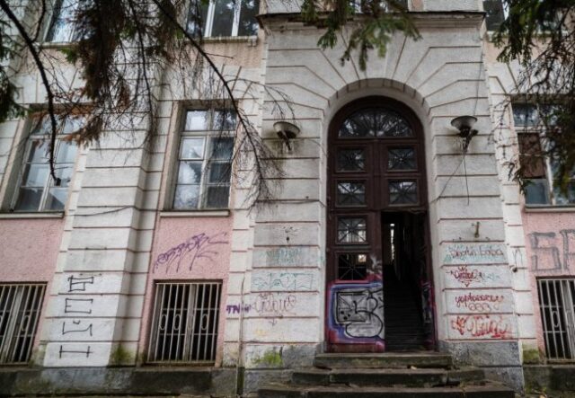 З бюджету Луцької громади виділили 10 млн грн для реставрації Будинку офіцерів: Вахович розповіла на... З-бюджету-Луцької-громади-виділили-10-млн-грн-для-реставрації-Будинку-офіцерів:-Вахович-розповіла-на.