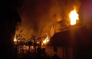 В Одеській області дрон влучив у житловий будинок: рятувальники працюють на місці трагедії В-Одеській-області-влучання-БПЛА-у-багатоповерхівку,-під-завалами-можуть-бути-люди-–-ОВА