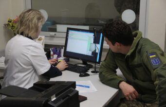 Спалахи пневмонії серед мобілізованих: критична ситуація в навчальних центрах “На весь центр – лише три лікаря”. Мобілізовані масово хворіють на БЗВП, – військовий омбудсмен