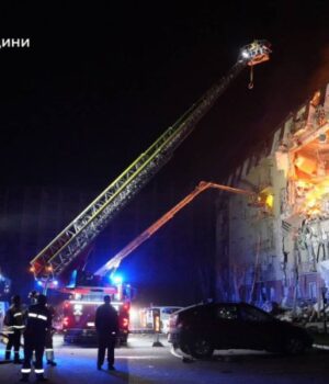 Росіяни-вдарили-по-багатоповерхівці-в-Одесі:-серед-загиблих-–-дворічна-дитина Росіяни-вдарили-по-багатоповерхівці-в-Одесі:-серед-загиблих-–-дворічна-дитина